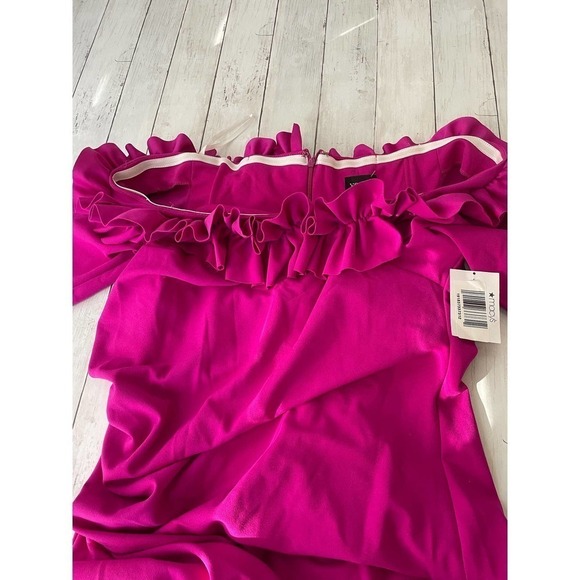 Escape 18 W fusion dress Plus Size Ruffled Off-The-Shoulder Gown - Picture 7 of 8